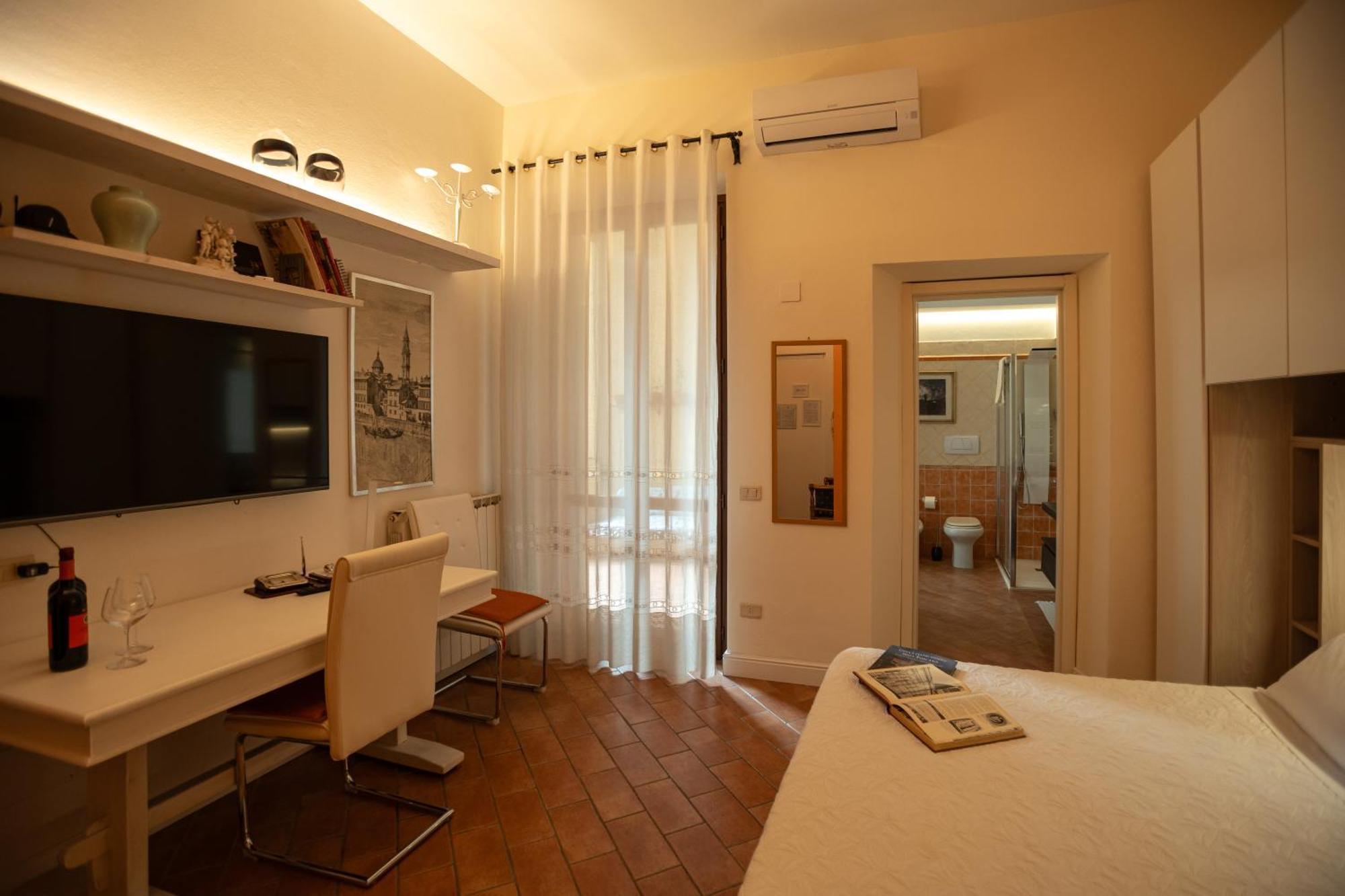 Indipendent Studio Apartment With Terrace - Parking Флоренція Екстер'єр фото